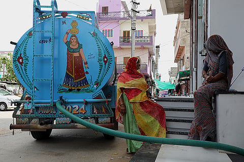 Tanker provides water in Sikar 